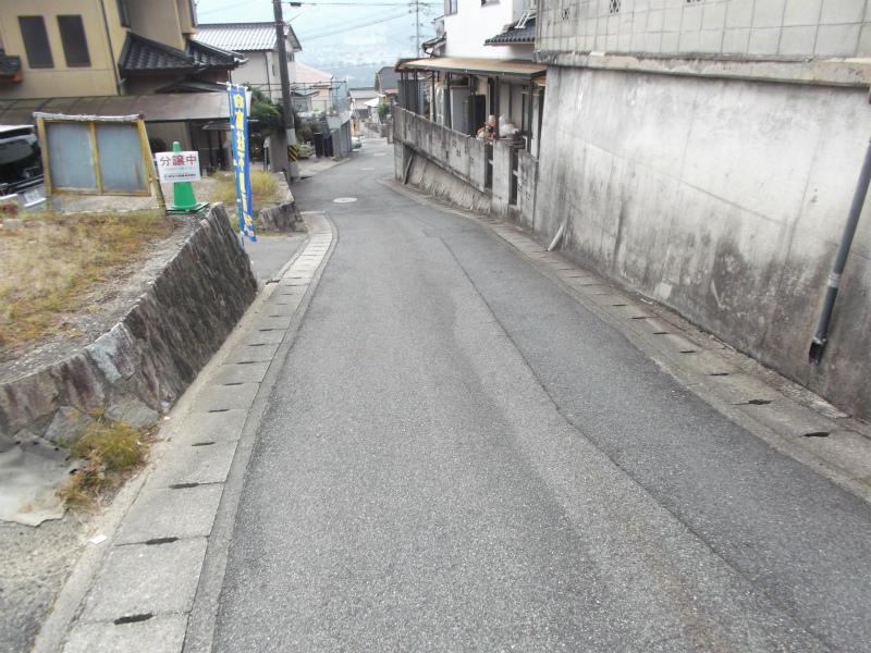 Local photos, including front road. Or more before road 4m