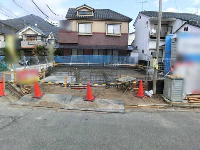 Local appearance photo. Corner lot