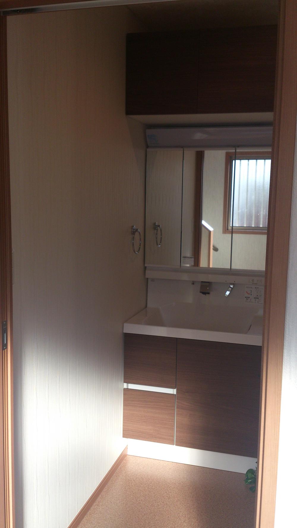 Wash basin, toilet. Indoor (July 2013) Shooting