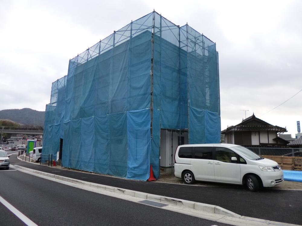 Local appearance photo. Local (12 May 2013) Shooting