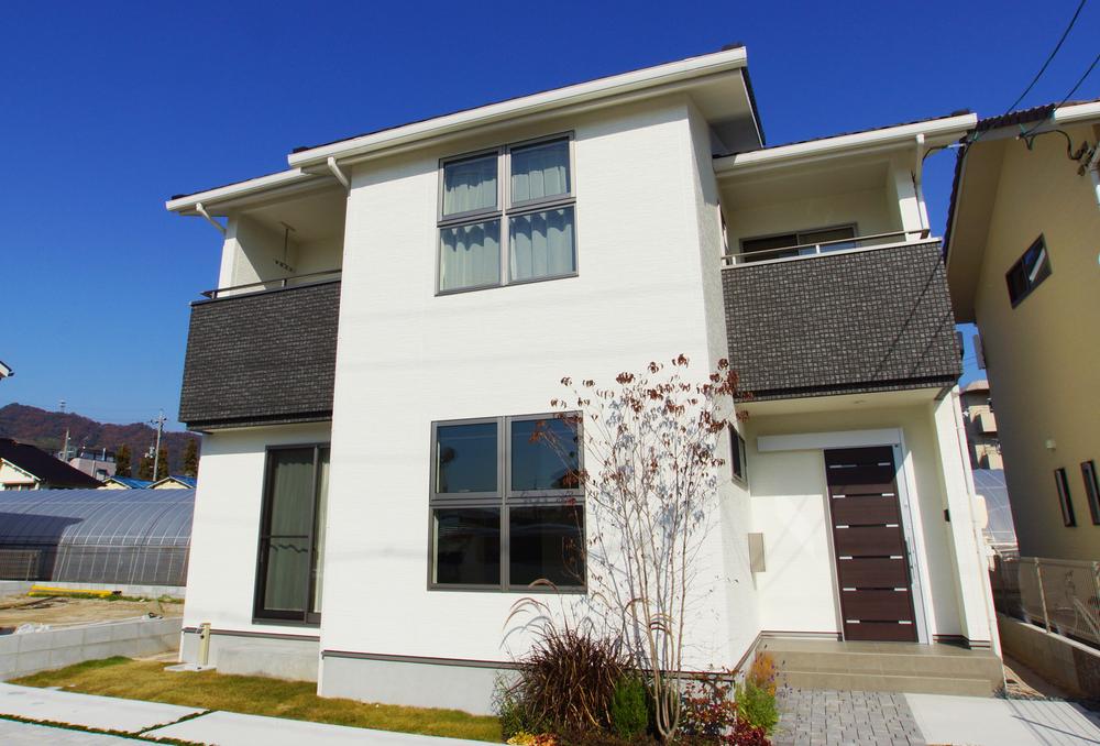 Local appearance photo. Local (12 May 2013) Shooting