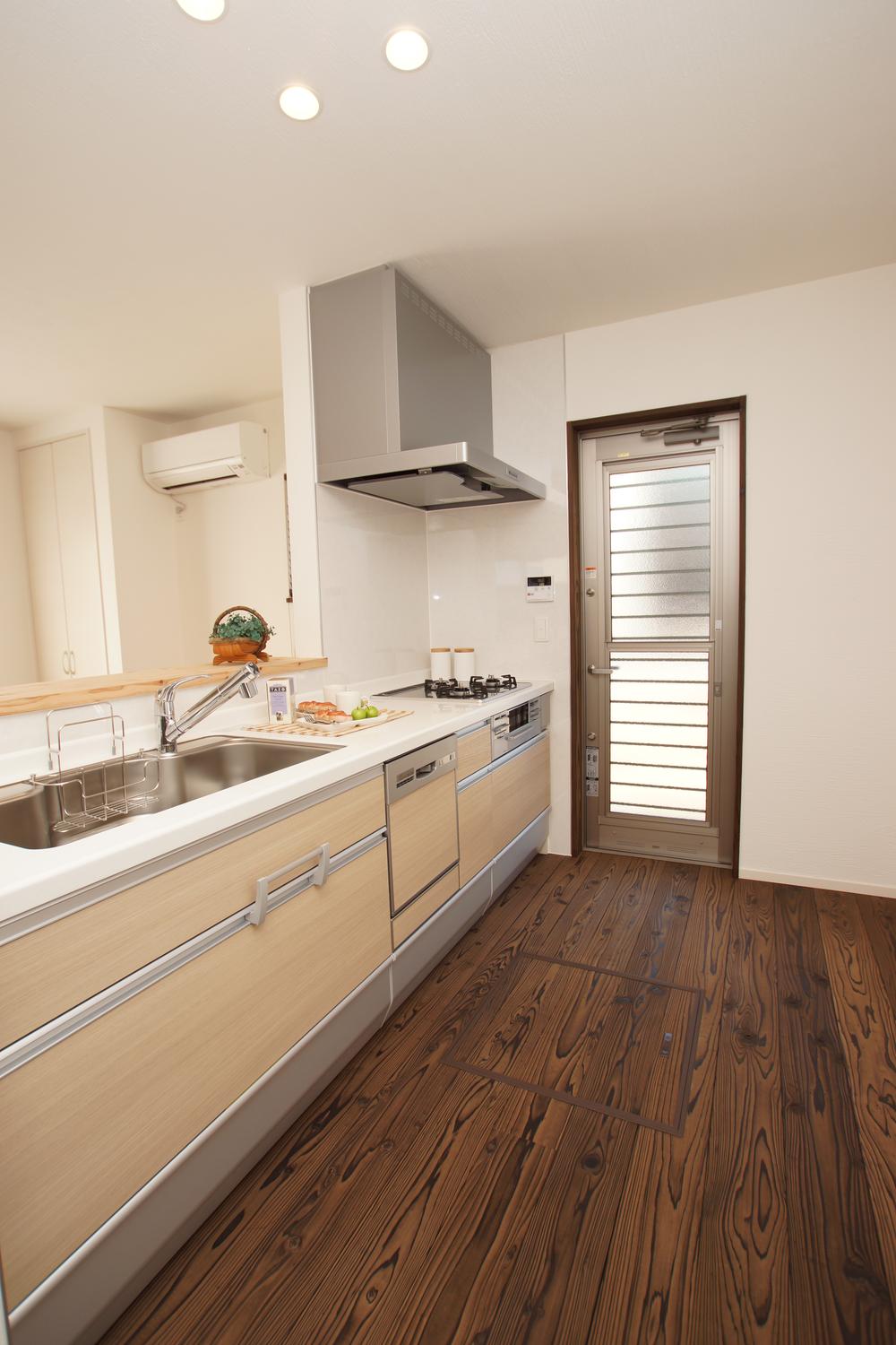 Kitchen. Indoor (12 May 2013) Shooting