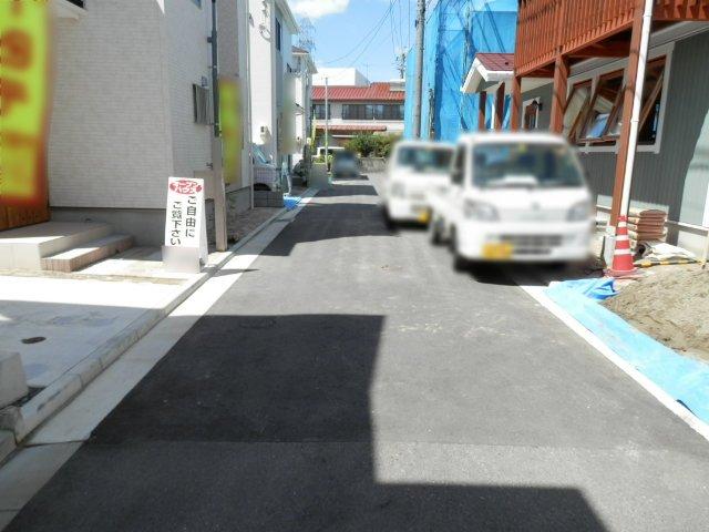 Local photos, including front road.   Front street: driveway about 4m Driveway burden Yes