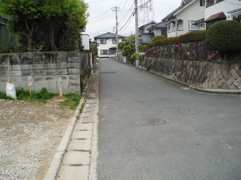 Local photos, including front road. (September 2013) Shooting