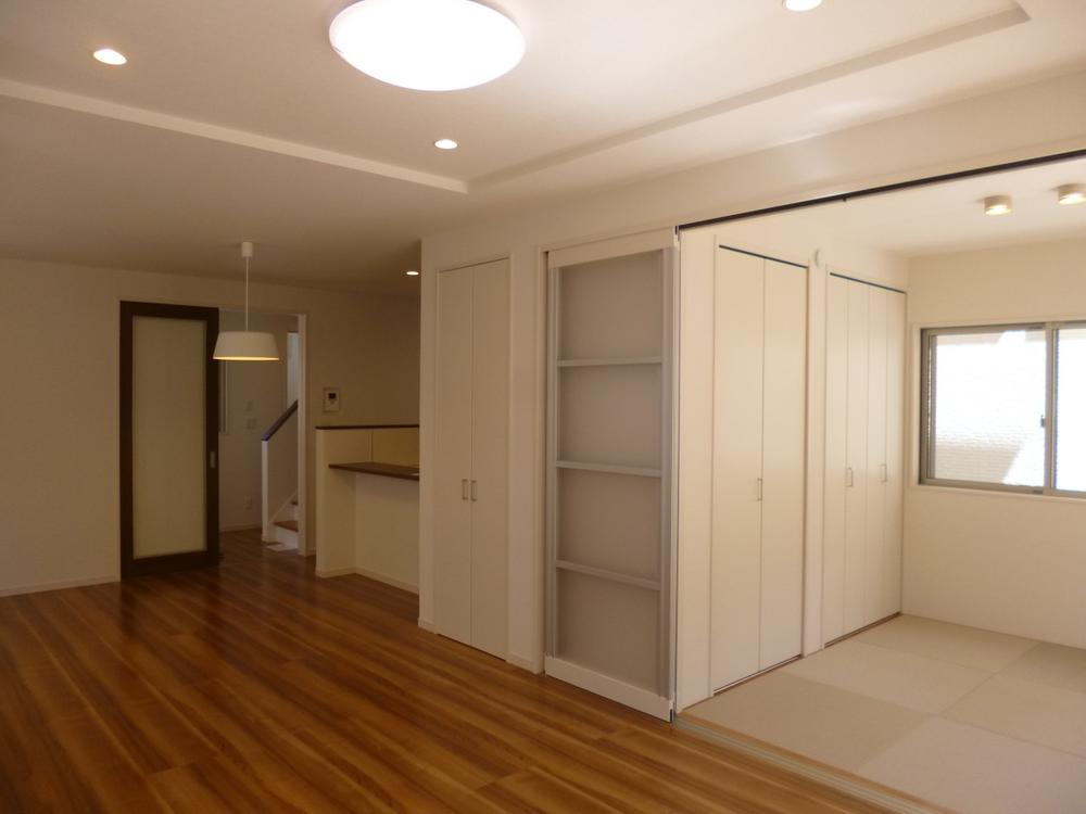 Living. (September 2013) Shooting