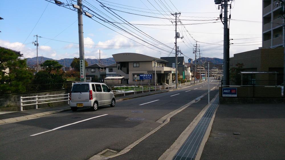 Local photos, including front road. Road where leaving the local