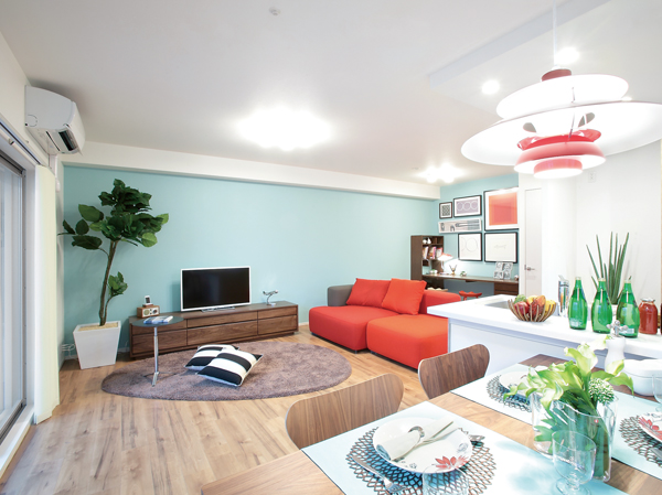 High-quality living space to deepen the relaxation of time. Proposed a desk space next to the living