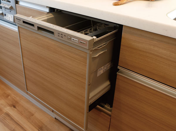 Kitchen.  [Dishwasher] Economic Dishwasher with water-saving type. Tableware has adopted a set of easy to multi-pin.