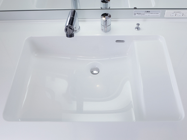 Bathing-wash room.  [<Organic glass-based new material> clear proof counter] High water-repellent effect, Basin counter that employs a hard organic glass-based new materials to be scratched. Water is repelled and easy to fall dirt, Always clean to clean.