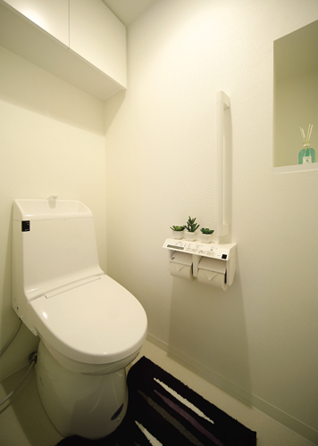 Toilet.  [Water-saving ECO6] Ecology & Economy super water-saving realization. Happy to clean because it is a simple design.