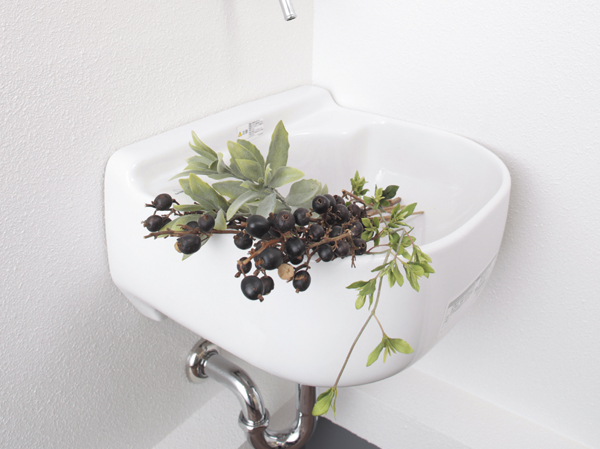 balcony ・ terrace ・ Private garden.  [Slop sink] Balconies, Or wash, such as sneakers and outdoor supplies, Watering of plants, Set up a convenient slop sink for cleaning, such as wiping the glass. (Same specifications)