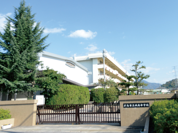 Surrounding environment. Seongnam junior high school (about 1050m ・ A 14-minute walk)