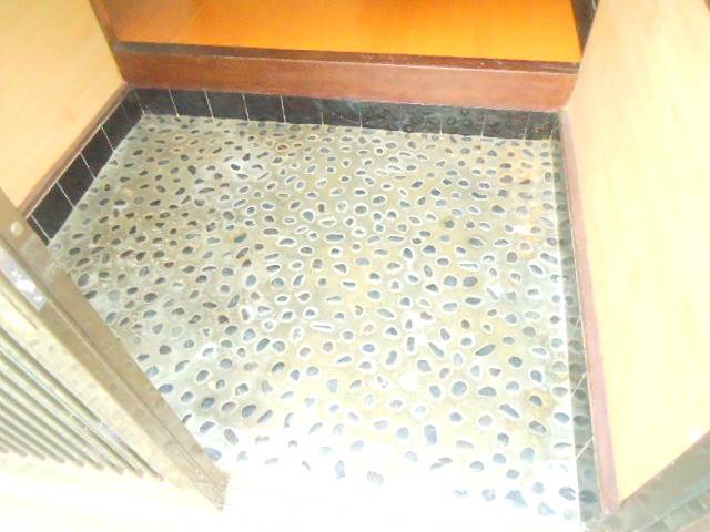 Entrance. Also spacious entrance