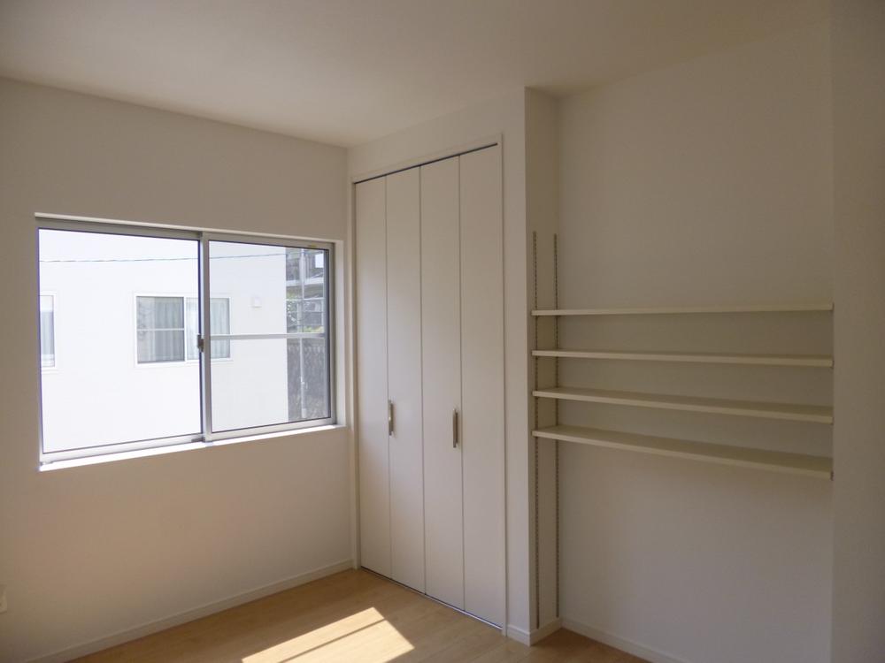 Non-living room. (July 2013) Shooting