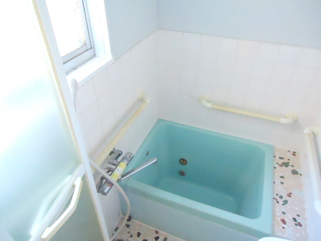 Bath. Temperature adjustable in your hand!