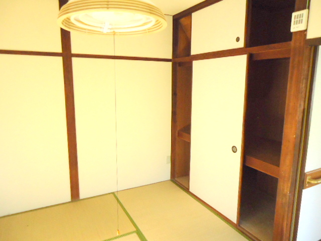 Receipt. Firm is also the first floor of the storage!