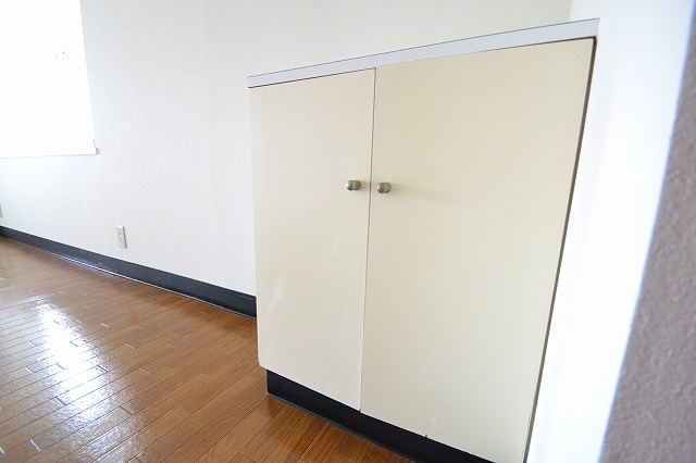 Entrance.  ☆ There is also shoebox ☆