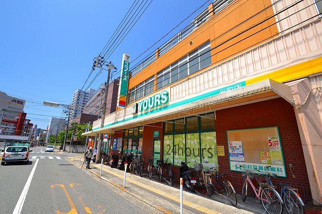 Supermarket. 156m to Yours light-cho store (Super)