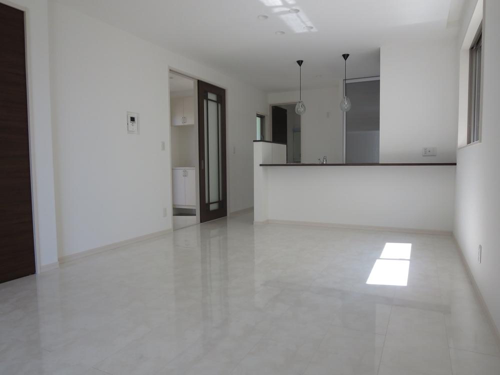 Living. Bright and clean, great living. 