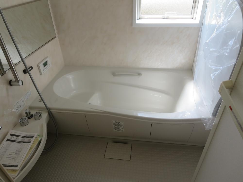 Bathroom. It is stuck slowly because it is Hitotsubo type. 