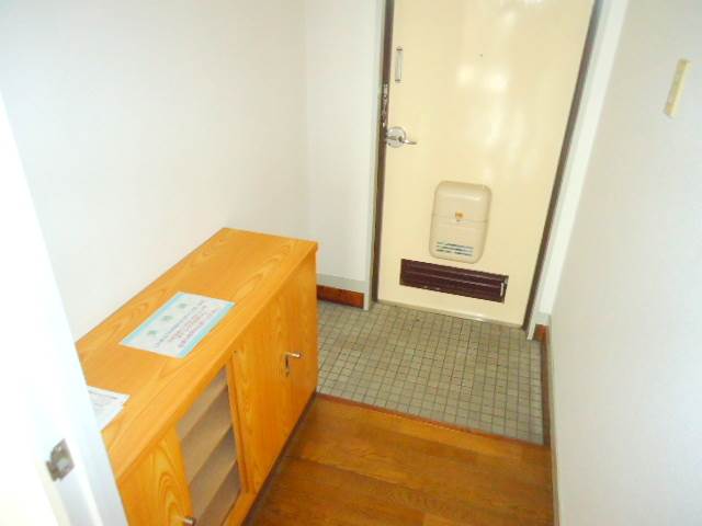 Entrance. Entrance also relaxed