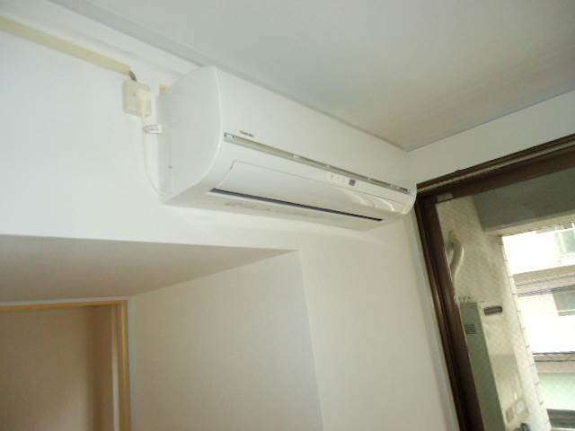 Other Equipment. Air conditioning of service goods there