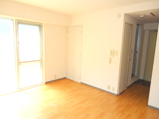 Other room space. Astram, bus, You can use both