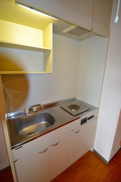 Kitchen. ☆ It is with stove ☆