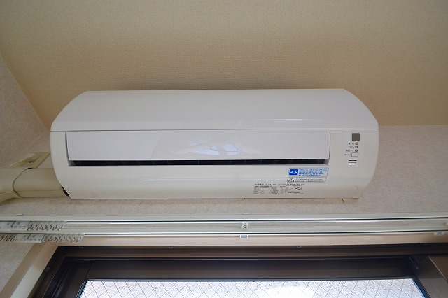 Other Equipment. ☆ It is air-conditioned ☆