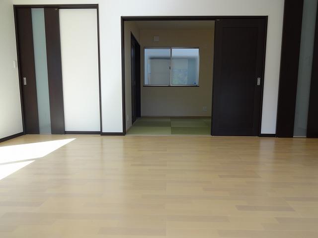 Living. Japanese-style You can also take a nap space for children