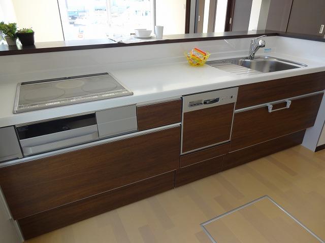 Kitchen. Artificial marble counters are resistant to heat and shock, It is easy to clean