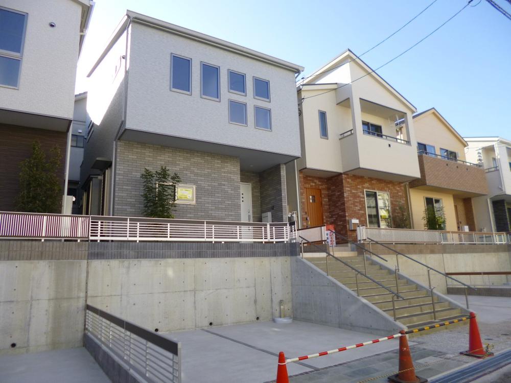 Local appearance photo. Local (12 May 2013) Shooting