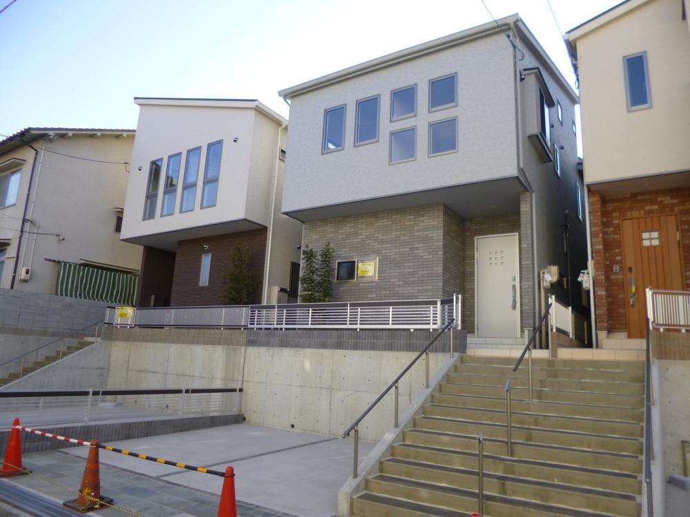 Local appearance photo. Local (12 May 2013) Shooting