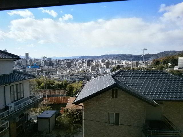 Local appearance photo. Because of the hill, Good view!