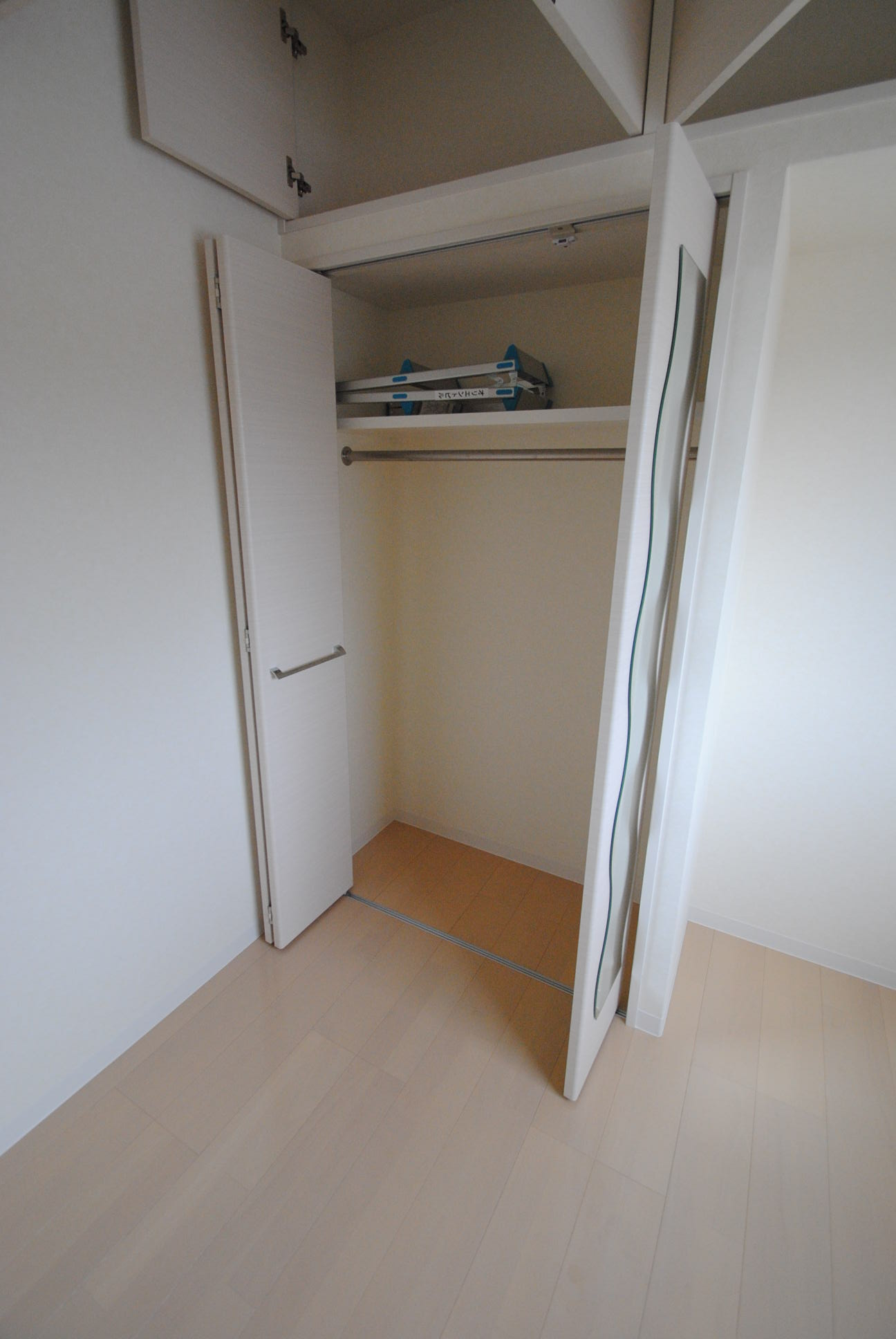 Receipt. Spacious storage