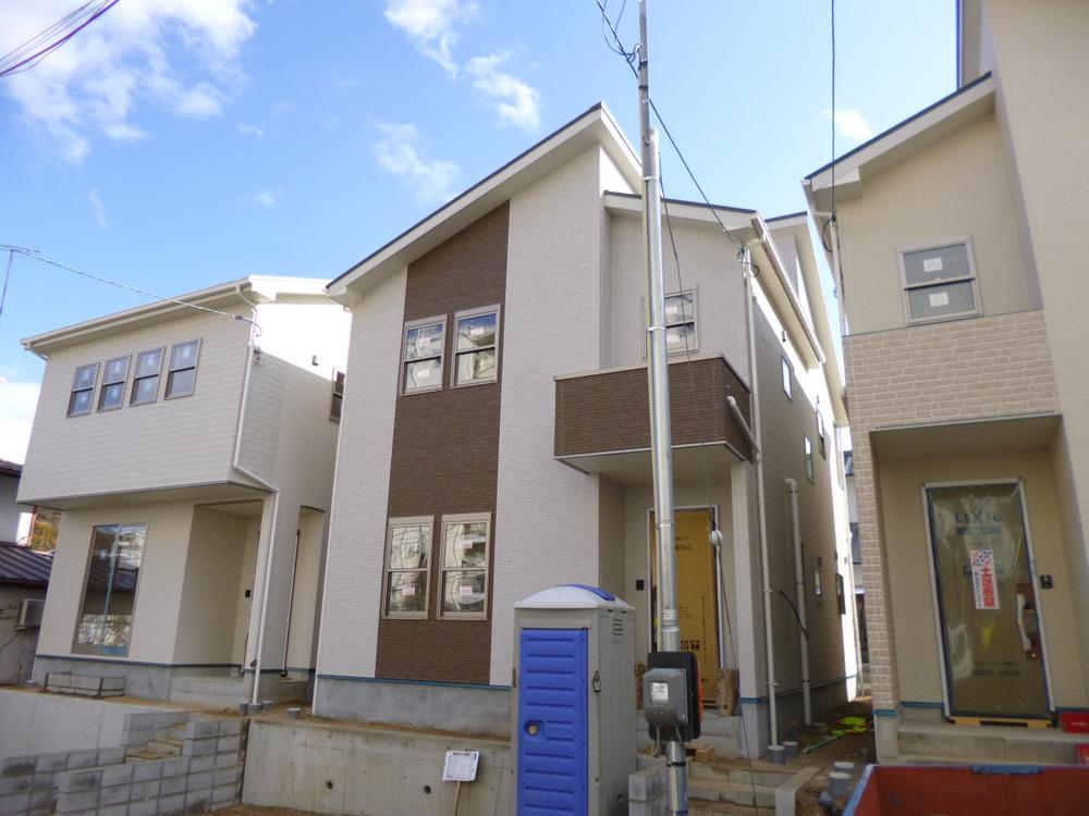 Local appearance photo. Local (11 May 2013) Shooting