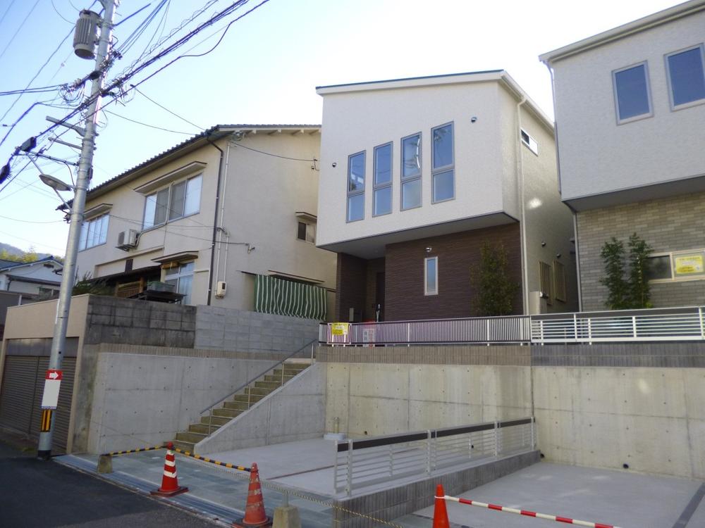 Local appearance photo. Local (12 May 2013) Shooting