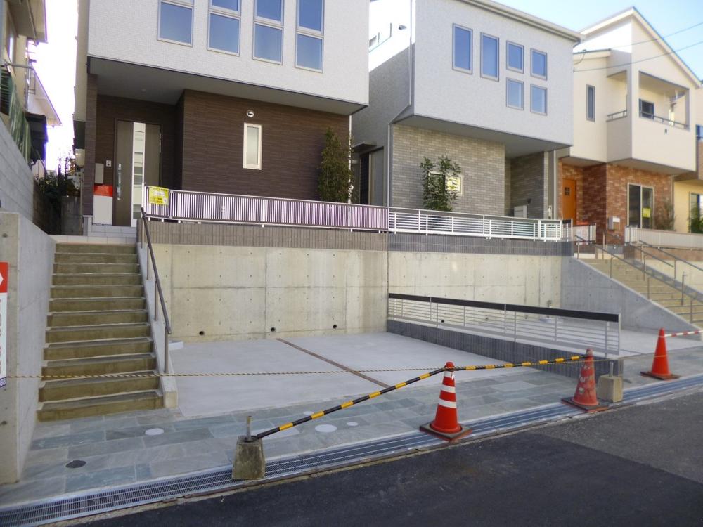 Parking lot. Local (12 May 2013) Shooting