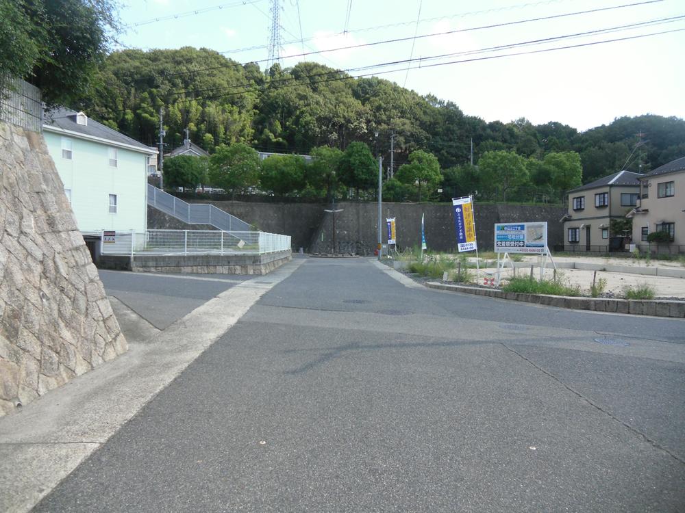 Local photos, including front road. Front road (taken from the north side)