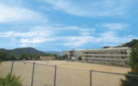 Other. Tosaka junior high school About 880m walk 11 minutes