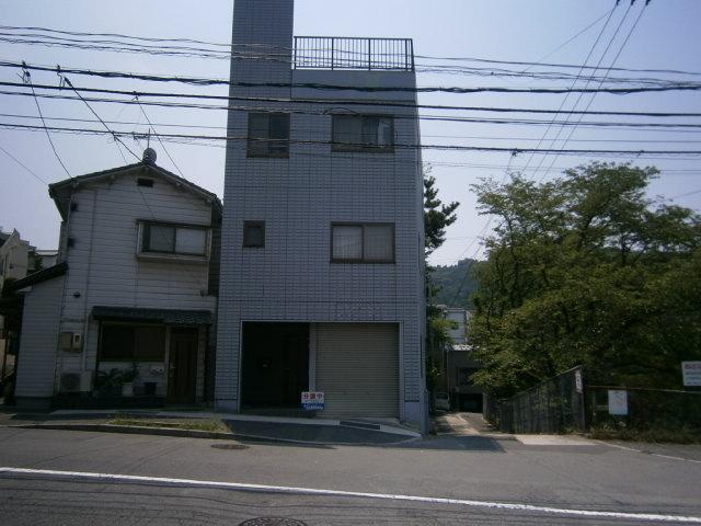 Local appearance photo. Local (08 May 2013) Shooting