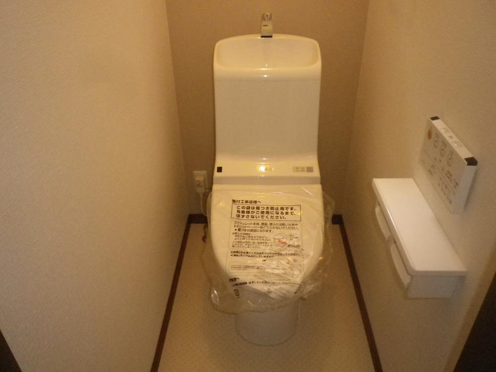 Toilet. Local (August 2013) Shooting