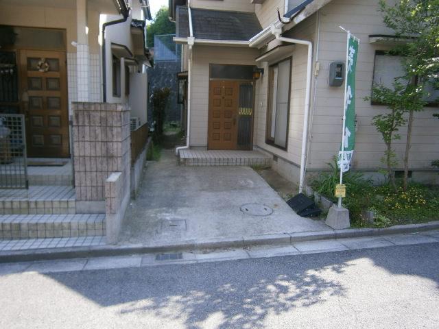 Parking lot. Local (May 2013) Shooting