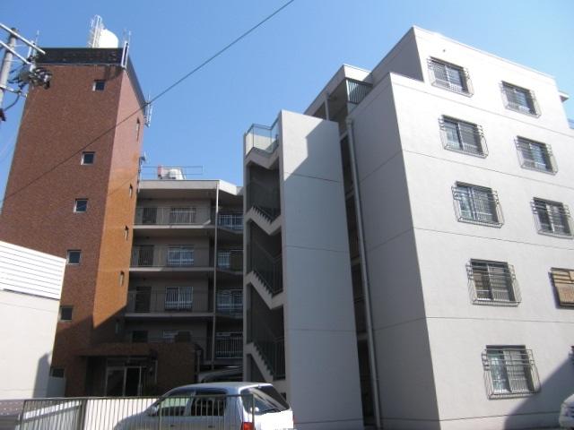 Local appearance photo. Mansion is the appearance