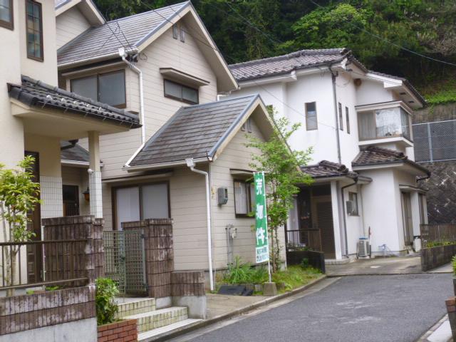 Local photos, including front road. Local (May 2013) Shooting