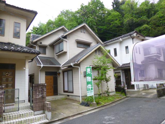 Local photos, including front road. Local (May 2013) Shooting