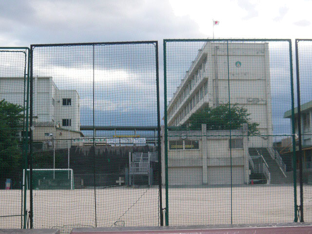 Primary school. Tosaka to elementary school (elementary school) 480m