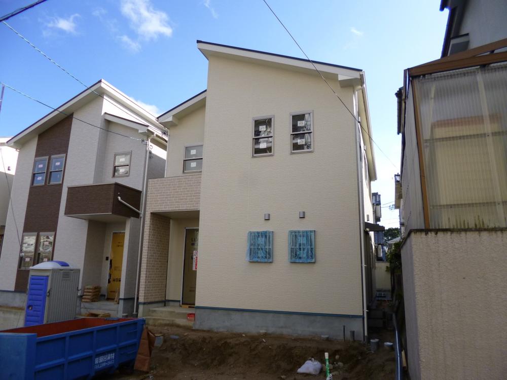 Local appearance photo. Local (11 May 2013) Shooting