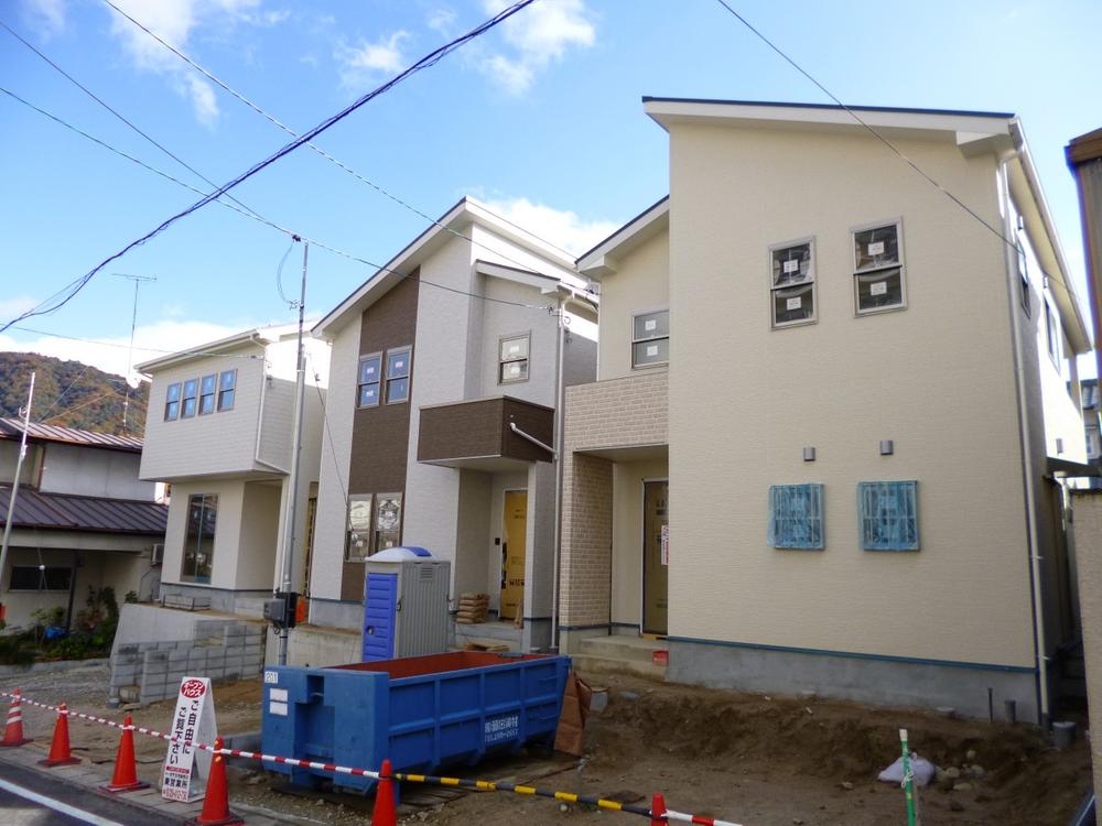 Local appearance photo. Local (11 May 2013) Shooting