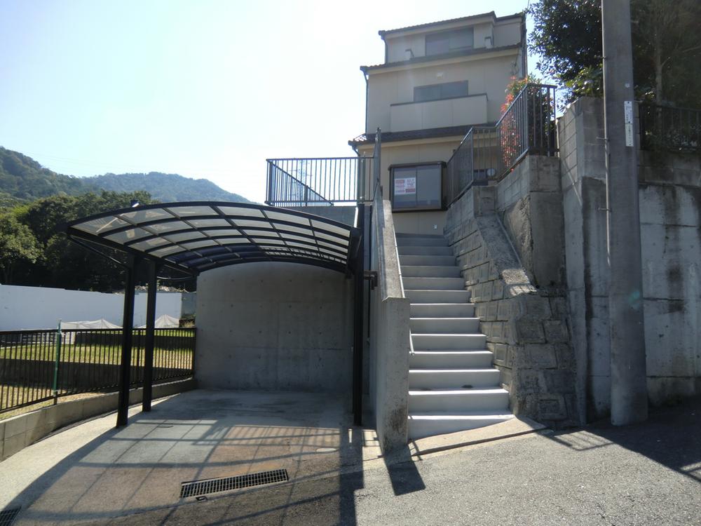 Local appearance photo. Local (10 May 2013) Shooting